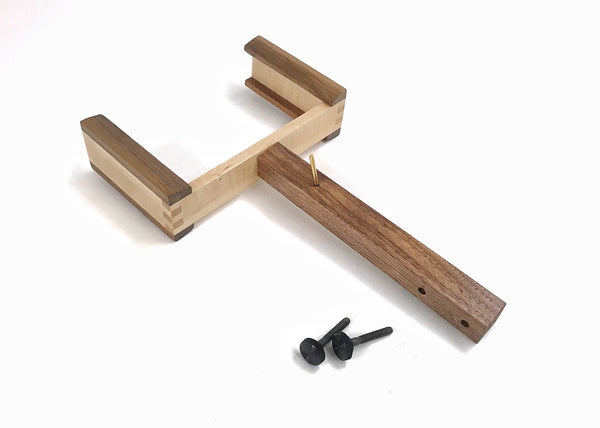 The dubbing dispenser box swivel comes with two thumb screws and a brass pin for hanging hackle pliers on.