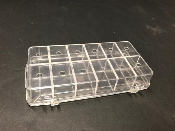 With the twelve compartments, your dubbing will soon be well organized!