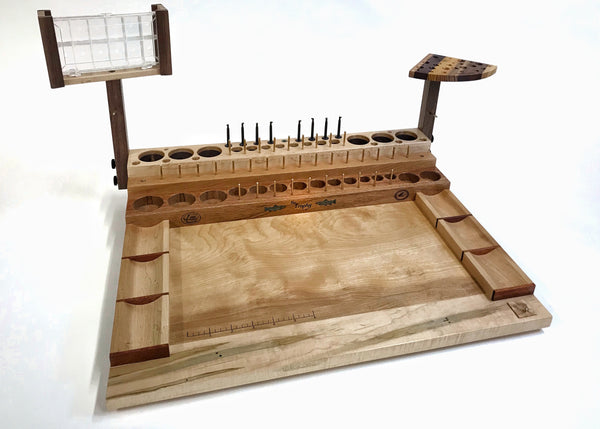 The Trophy fly tying bench also has a built in hackle guage on the right front corner. This is a great way of measuring the right size feather to your hook size, all the way down to a size 24 hook!